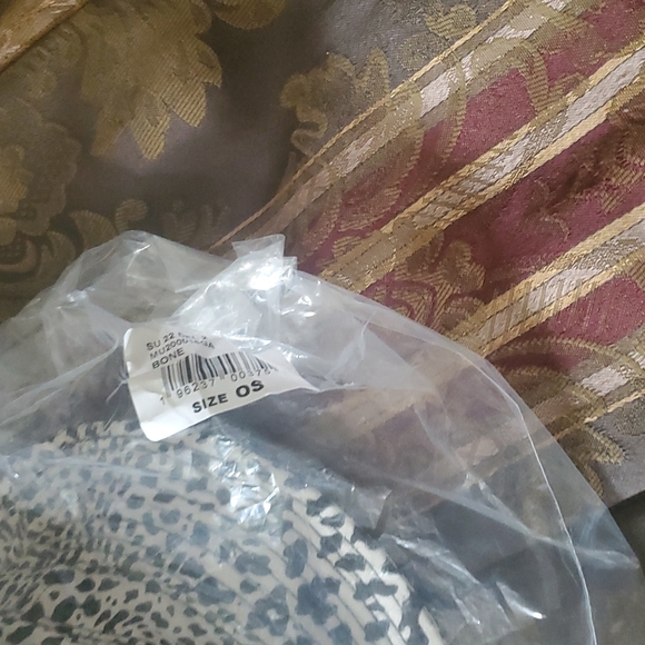 Michael kors gorgeous bucket hat love mine - Picture 6 of 6